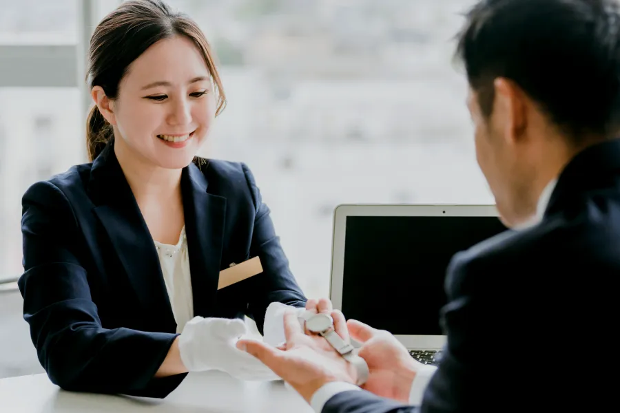 買取査定の様子