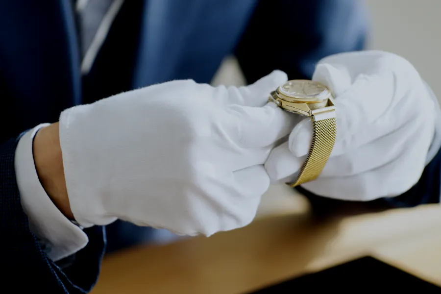 時計の査定の様子